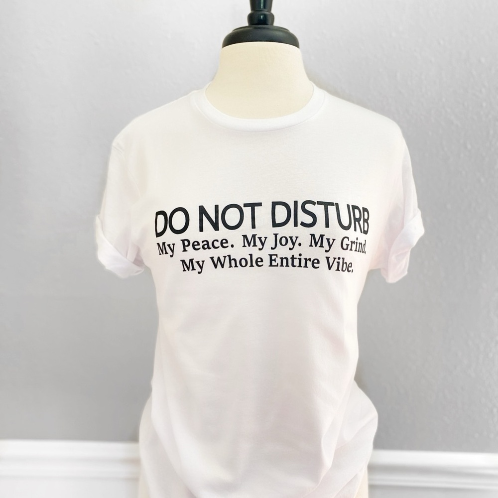 Women’s graphic tee “do not disturb top”